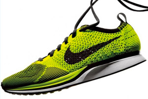 Nike Flyknit Racer 159 gramos en los pies